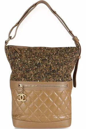 CHANEL Bolsa hobo con capitonado de rombos