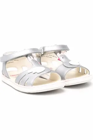Camper Sandalias con detalles de aberturas