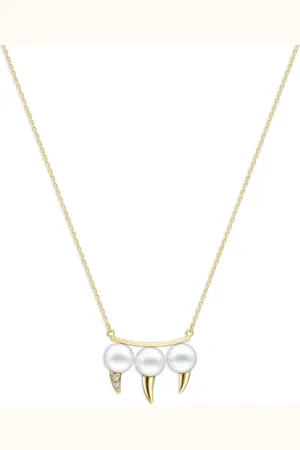 Tasaki Collar Collection Line Danger Fang en oro amarillo de 18kt con perla