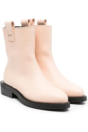 Nº21 Botines con placa del logo