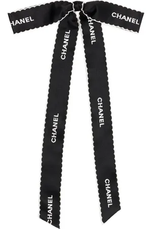 CHANEL Broche con moño 1990-2000