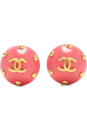 CHANEL Aretes de clip con botón y logo CC 1996