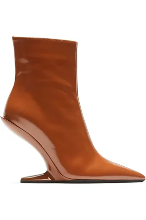 Nº21 Botines con acabado de charol