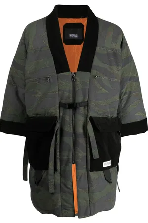 MOSTLY HEARD RARELY SEEN Chamarra capitonada con estampado militar