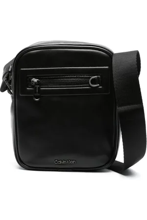 Calvin Klein Mochila tipo mensajero Elevated con letras del logo