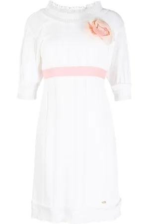 CHANEL Vestido con aplique de rosa