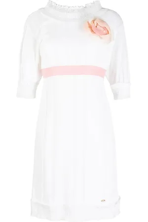 CHANEL Vestido con aplique de rosa