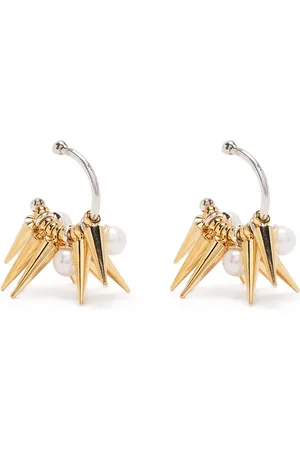E.M. Arete con detalles de púas y perlas