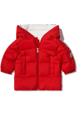 Moncler Chamarra capitonada con capucha y parche del logo
