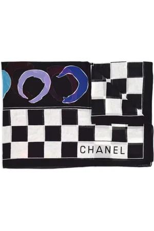 Mascada de seda Chanel $3,500