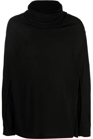 JULIUS Playera con cuello drapeado