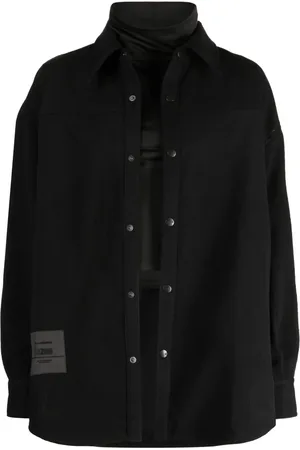 Izzue Camisa con botones y parche del logo