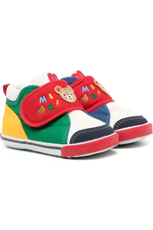Miki House Zapatillas con logo bordado y tira autoadherente