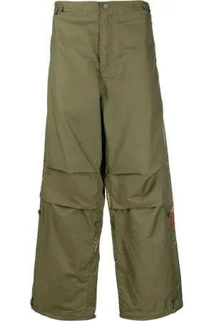 Maharishi Pantalones cargo con bordado Tiger vs Samurai