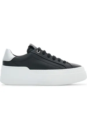 Salvatore Ferragamo Tenis con parche del logo
