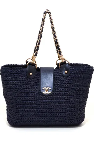 CHANEL Tote de paja con cierre giratorio y logo CC 2005-2006
