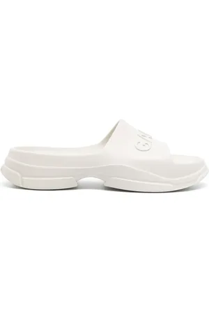 Ganni Flip flops con logo en relieve