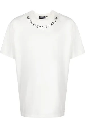 MOSTLY HEARD RARELY SEEN Playera con logo estampado