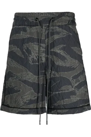 MOSTLY HEARD RARELY SEEN Shorts deportivos capitonados con estampado militar