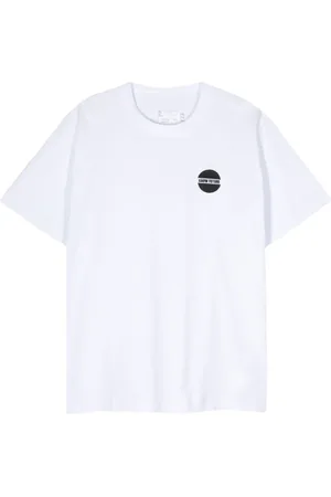 SACAI Playera con eslogan bordado