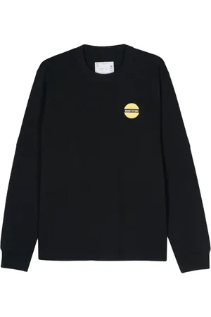 SACAI Playera con eslogan bordado