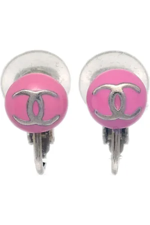 CHANEL Aretes de clip con botón del logo CC 2003