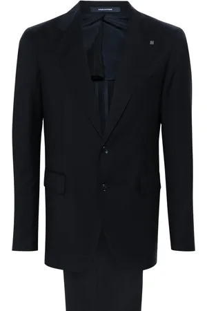 TAGLIATORE Traje con detalle de broche