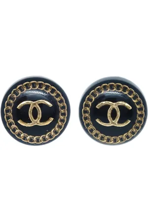 CHANEL Aretes de botón con logo CC 2022
