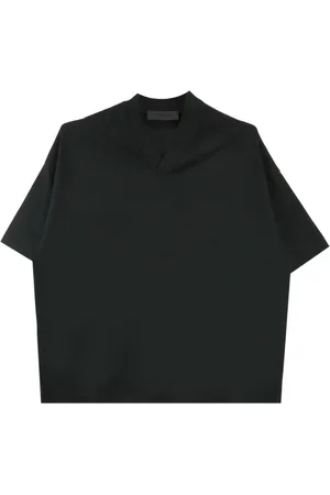 FEAR OF GOD Playera con logo estampado y cuello V