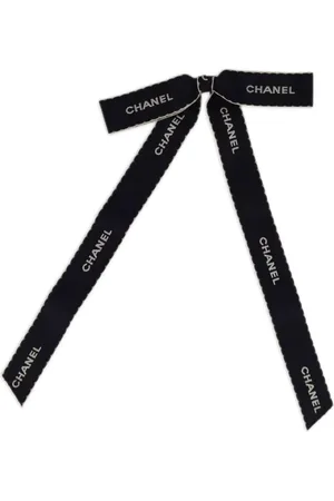 CHANEL Broche con moño 1990-2000