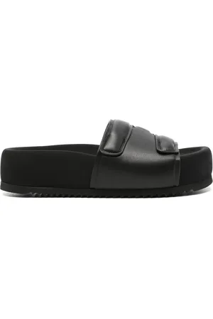 vic matiè Flip flops Travel