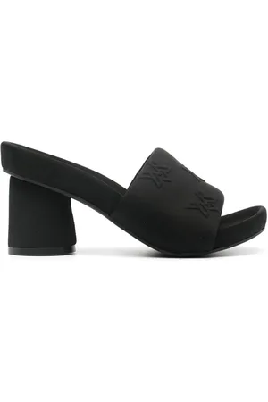 vic matiè Mules con logo en relieve