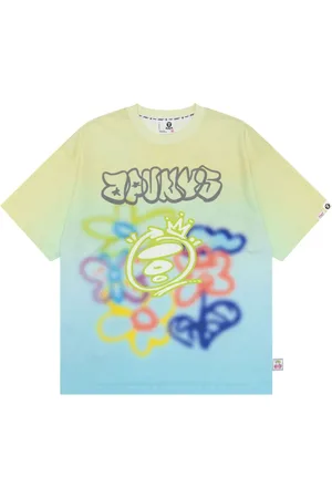 A Bathing Ape Playera con estampado de grafiti