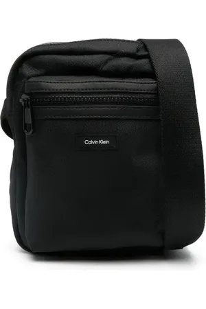 Calvin Klein Mochila tipo mensajero con parche del logo