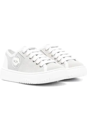 Nº21 Tenis con parche del logo