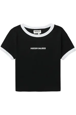 Musium Div. Playera corta con logo bordado