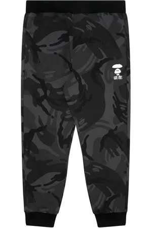 A Bathing Ape Pants tapered con estampado militar