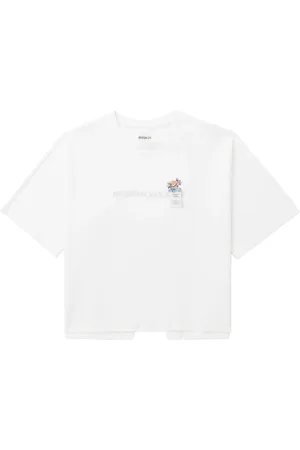 Musium Div. Playera con logo bordado y abertura