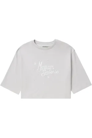 Musium Div. Playera corta con logo bordado