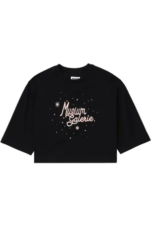 Musium Div. Playera corta con logo bordado