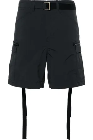 SACAI Shorts cargo con detalle de tiras