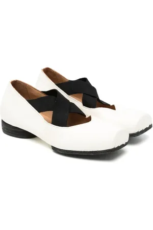 UMA WANG Flats con detalle cruzado