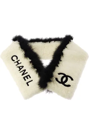 CHANEL Mascada estilo chal con aplique del logo 1990-2000