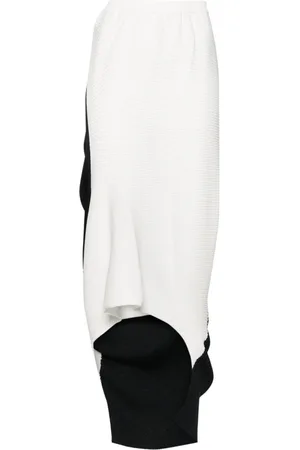 Issey Miyake Falda midi asimétrica de canalé