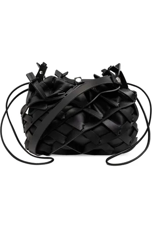 Issey Miyake Bolsa de hombro con correas cruzadas
