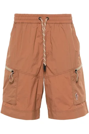 Moncler Bermudas con parche del logo