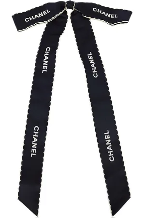 CHANEL Moño satinado con logo bordado 1990-2000