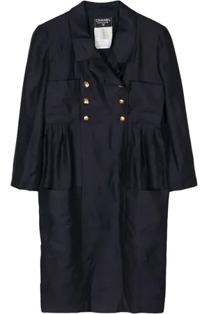 CHANEL Abrigo con doble botonadura y logo CC 1990