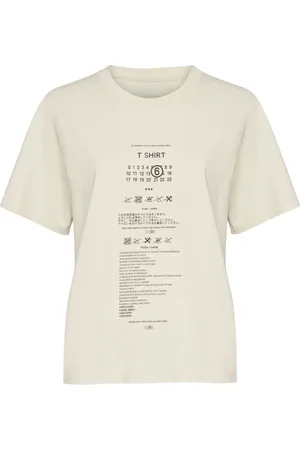 Maison Margiela Playera con estampado Care Label