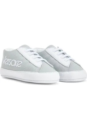 VERSACE Tenis con agujetas y logo estampado